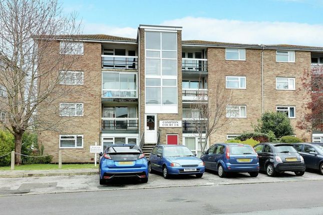 8 Compton Court, Chidham Close, Havant photo 2