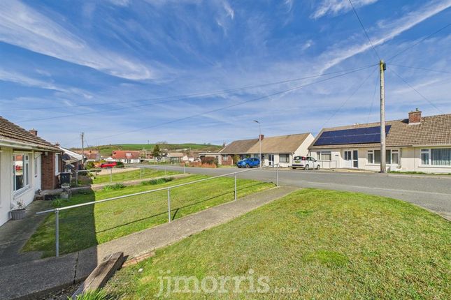 125 Maesglas, Cardigan photo 2