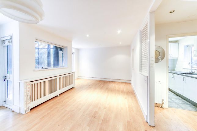 18, Spinney Gardens, London photo 4
