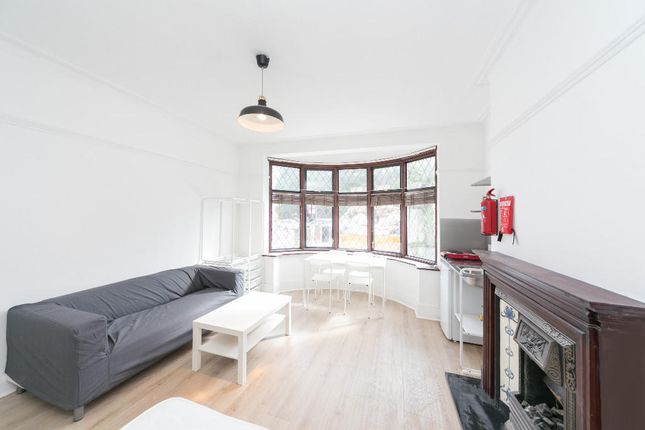 Thumbnail Studio to rent in Ravensbourne Park, London