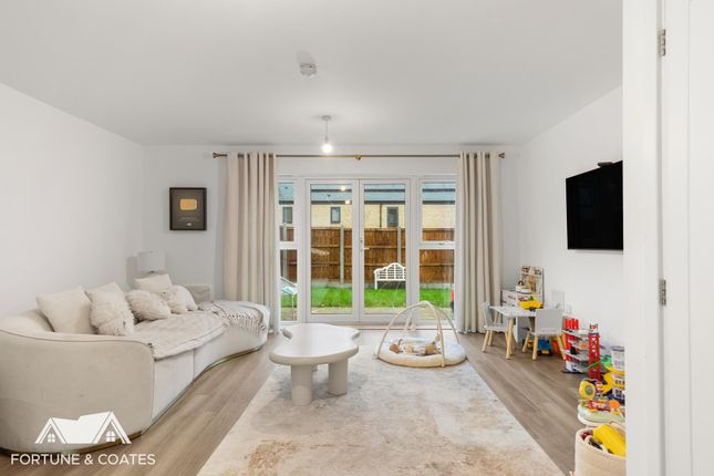 6, Calm Lane, Harlow photo 2