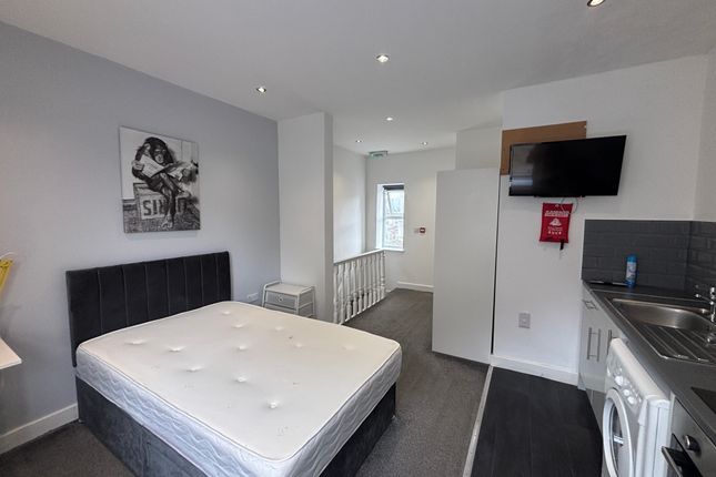 31A, Outcote Bank, HUDDERSFIELD photo 3
