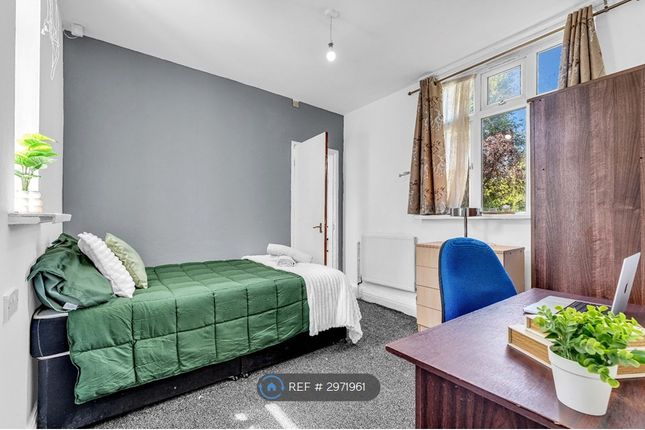 First Floor Flat, Otley Road, Leeds photo 5