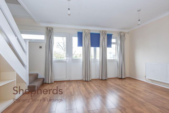 2A The Precinct, High Road, Broxbourne photo 2
