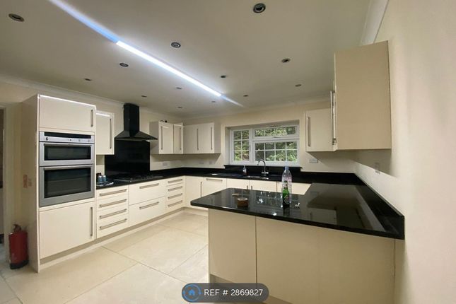 Acacia Avenue, Wraysbury, Staines-Upon-Thames photo 5