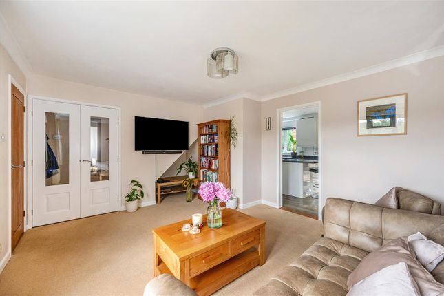 43a, The Yews, Horndean photo 3
