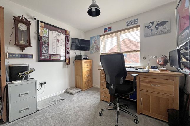 157, Birchfield Way, Telford photo 4