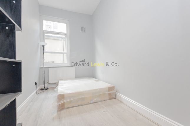 Duplex to rent in Rectory Road, London
