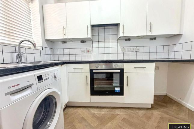 37, Robinia Close, Basildon photo 3