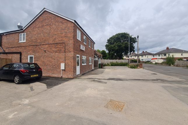 Thumbnail Flat to rent in Painthorpe Lane, Hall Green, Wakefield