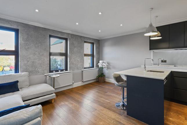 Flat for sale in Cambridge Road, Hanwell