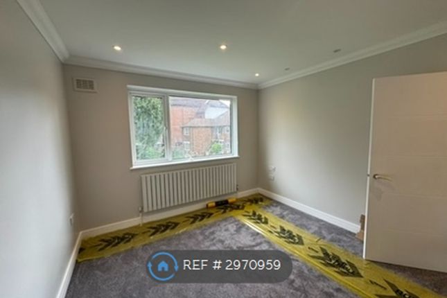 Flat, Milburn House West Barnes Lane, London photo 5