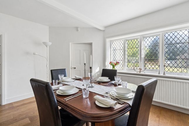 Dovecote, Winter Hill, Cookham Dean photo 4
