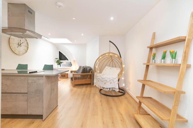 Open-Plan Living Area/Kitchen