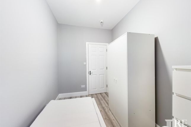 Room 4, F/F Flat 36, Beaconsfield Road, London photo 3