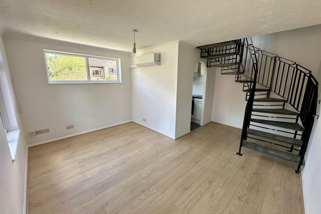 21, Colborne Close, Chippenham photo 2