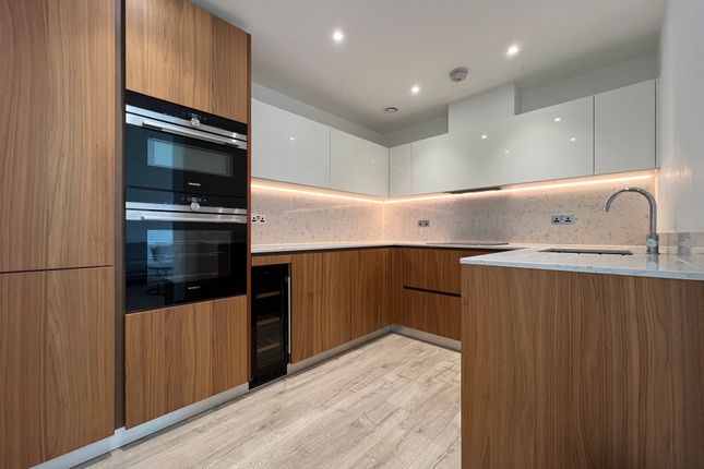LD-Goodman's Fields, 37, Leman Street, London photo 3