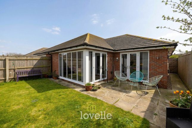 8 The Cedars, Grimsby photo 3