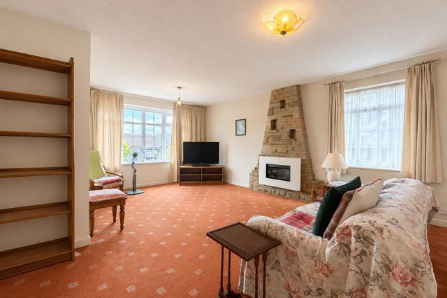 4, Rossett Garth, Harrogate photo 2