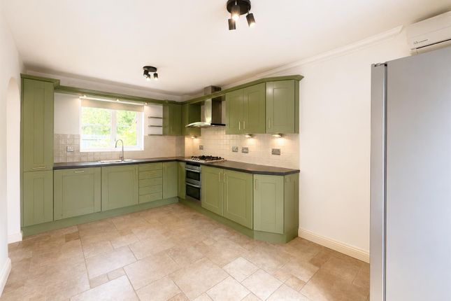 10, Beresford Close, Emerson Valley photo 4