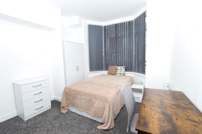 76 Wellesley #2.Jpg