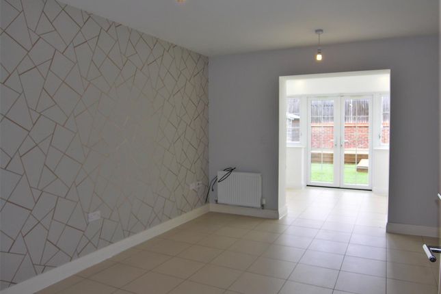 6, Jersey Close, Woking photo 4