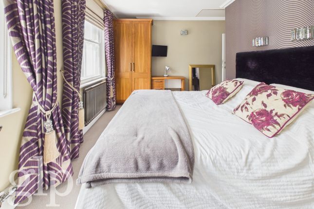 Flat 2, 4 Garrick Street, Greater London photo 3