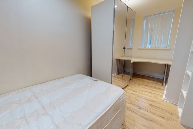 Thumbnail Flat to rent in Moorland Avenue, Hyde Park, Leeds
