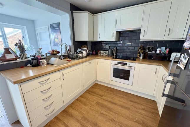 92, Filching Road, Eastbourne photo 3
