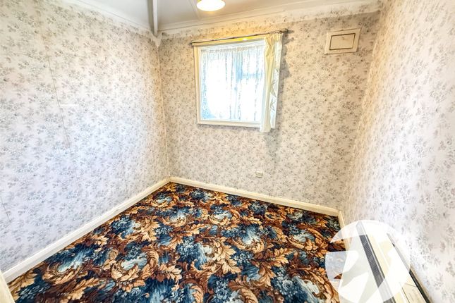 12, Penford Gardens, London photo 4