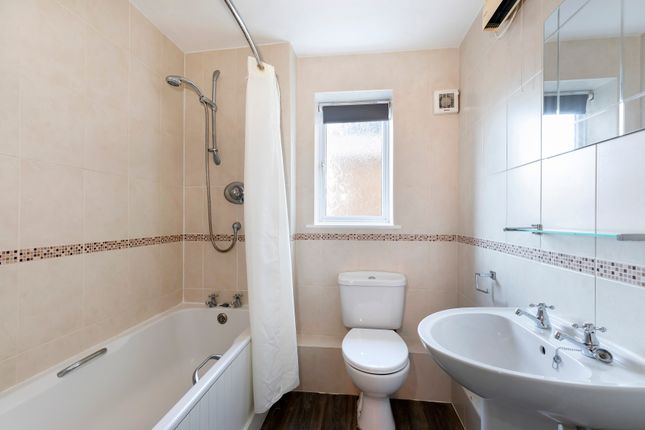 2B, Banyard Close, Cheltenham photo 4