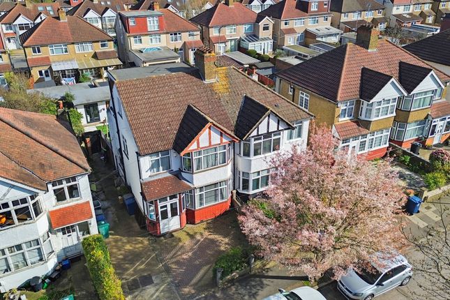 17, Clovelly Avenue, London photo 3
