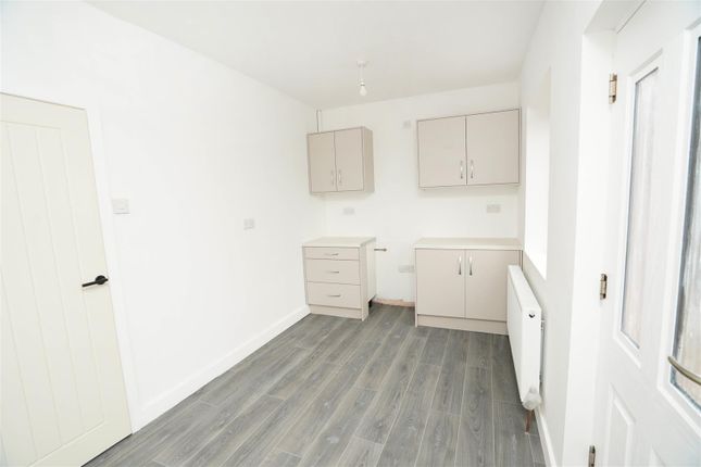 52, Vale Avenue, Bolton photo 4