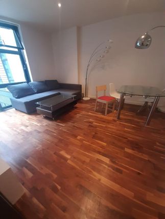 Flat to rent in Discovery Dock West Tower, Canary Wharf, South Quay, London