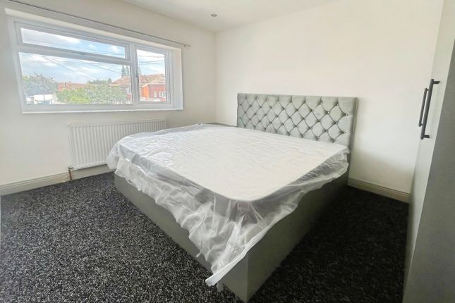 24, Lela Avenue, Hounslow photo 3