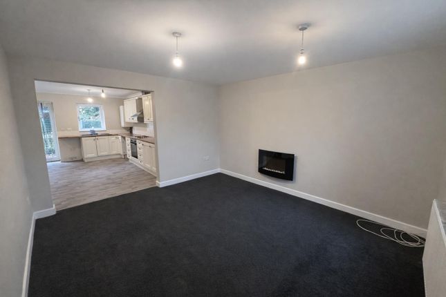 49a, Wheathead Lane, Keighley photo 3