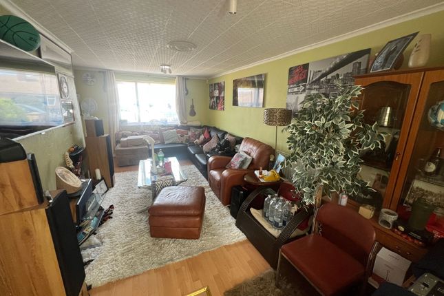 8 Byron Avenue, Grantham photo 2
