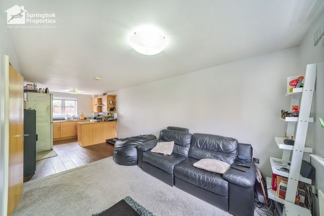 47, Phoenix Court, Chertsey Road, Feltham photo 3