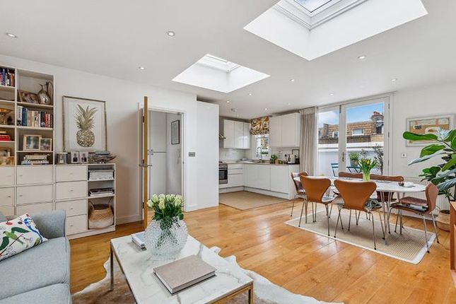 Flat for sale in New Kings Road, London