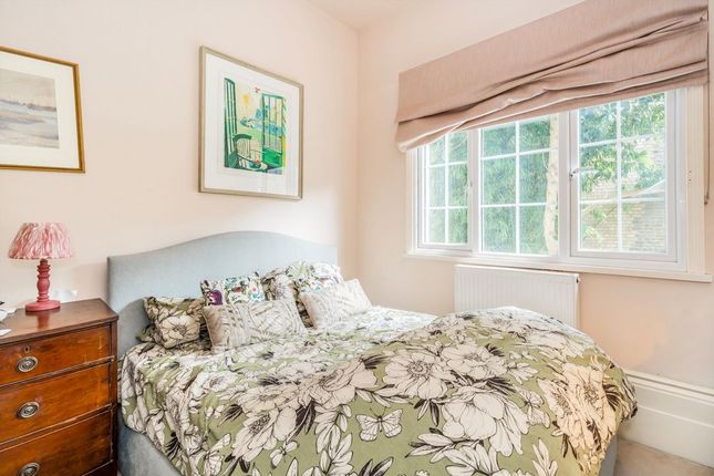 Flat 2, 7, Finborough Road, London photo 4