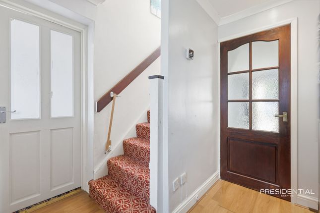 38 Owen Gardens, Woodford Green photo 4