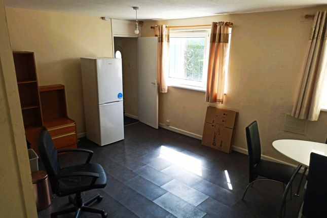 Terraced house to rent in Woodsley Road, Hyde Park, Leeds