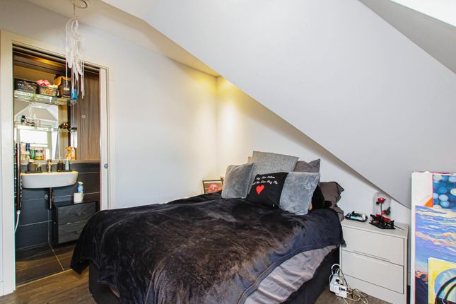 Flat for sale in 81 Humberstone Road, Cambridge