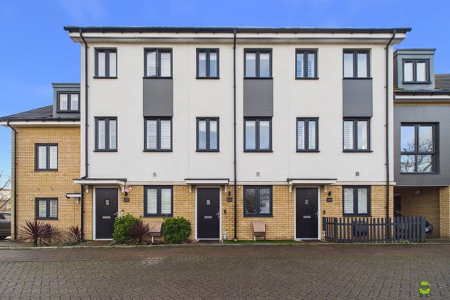 20, Fairlawn Crescent, Greenhithe photo 2
