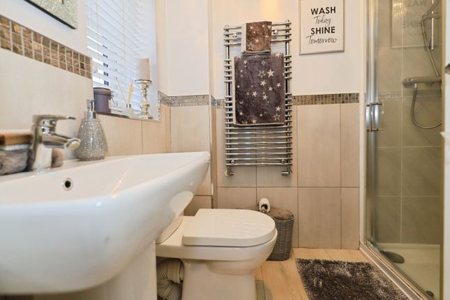 84, Columbia Crescent, West Midlands photo 3