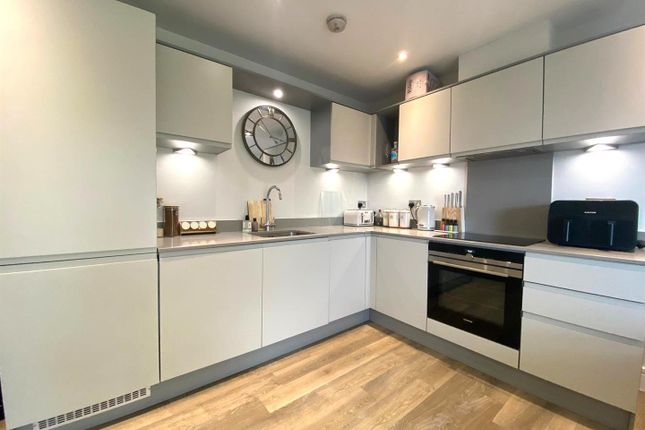 6 Prospect House, The Broadway, Farnham Common photo 3