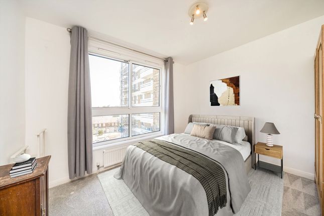 Flat 51, March Court, Warwick Drive, London photo 3