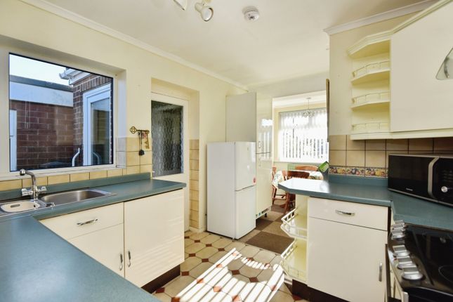 5, Woodside Drive, Meir Heath, Stoke-on-trent photo 3