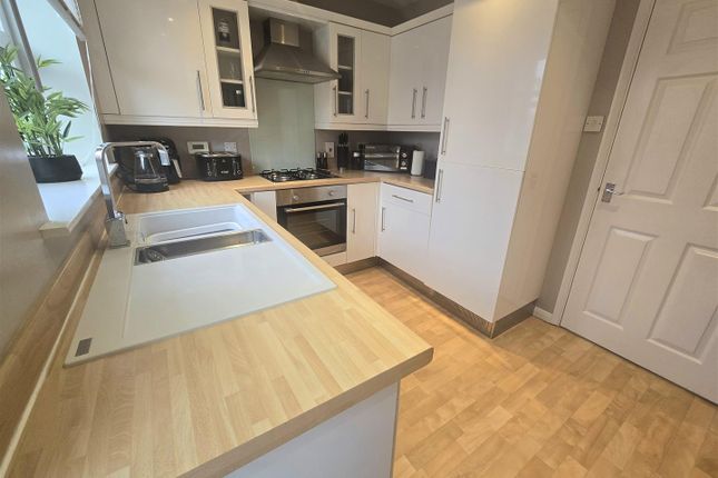 37, Cennon Grove, Ingleby Barwick photo 3