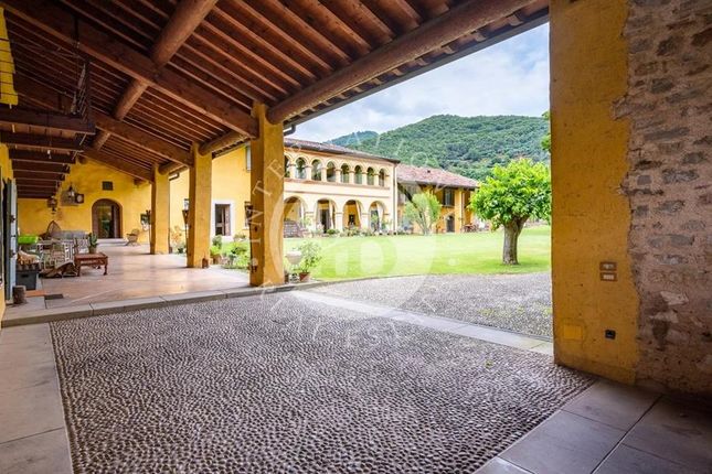 Villa for sale in Rodengo Saiano, Lombardy, 25050, Italy